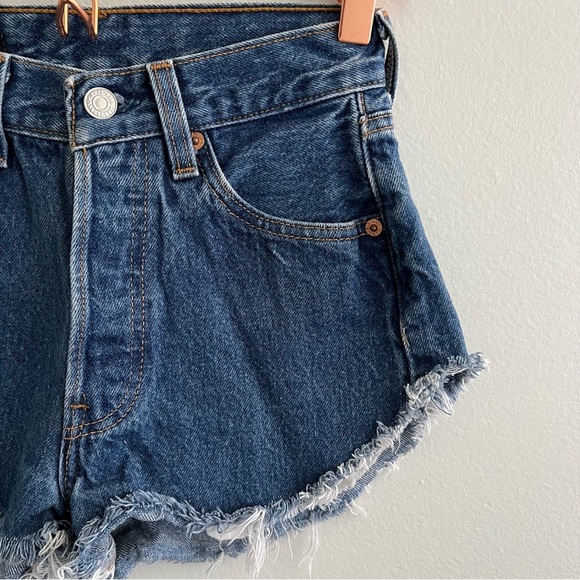 Levi’s 501 High Waisted Cut Off Jean Shorts Size 25 - Picture 3 of 6